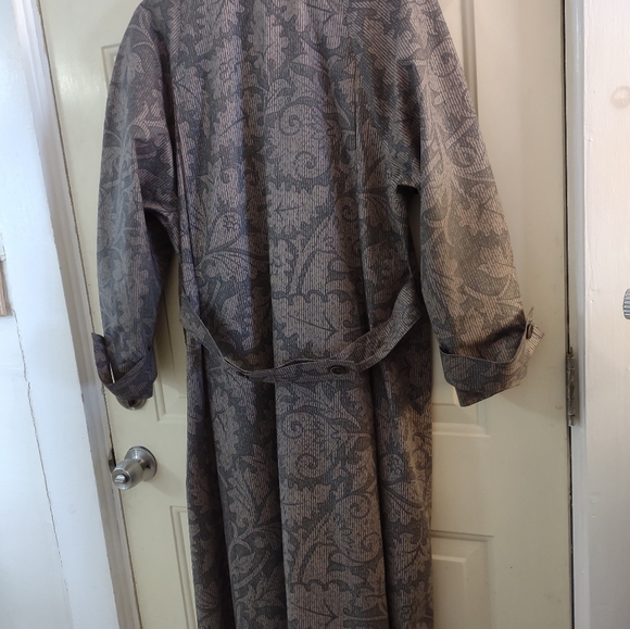 Woman's London fog floral overcoat/ raincot - Picture 5 of 6